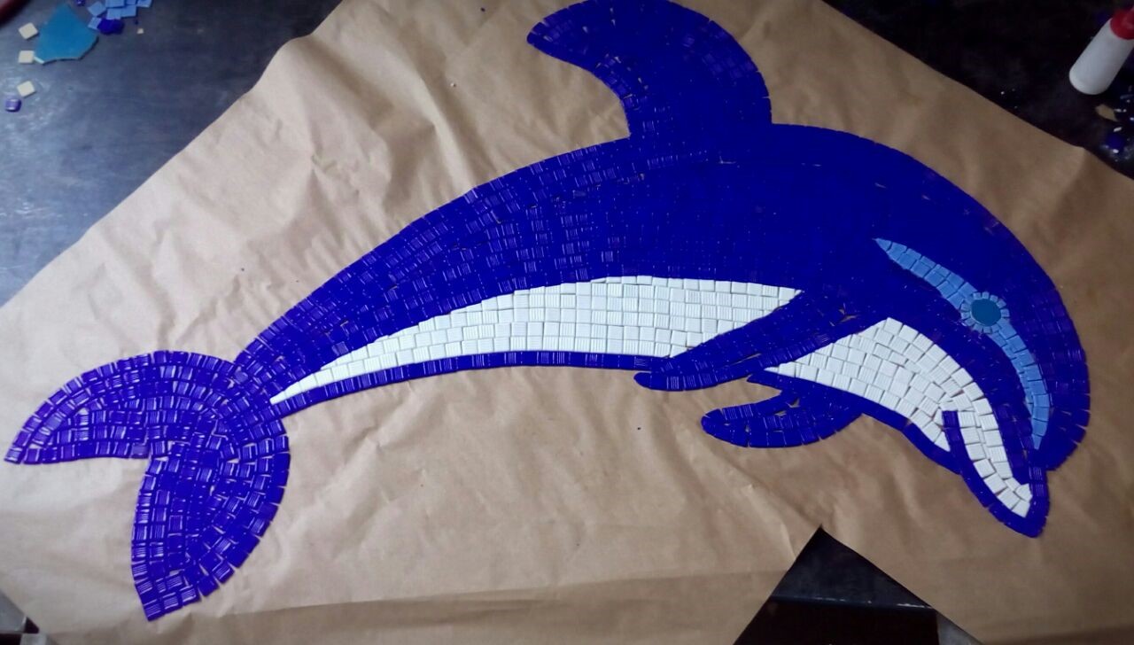 golfinho mosaico fundo piscina