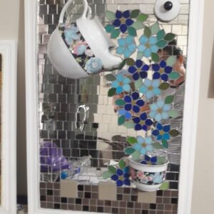 Quadro Bule de Chá e Flores em Mosaico Espelhado