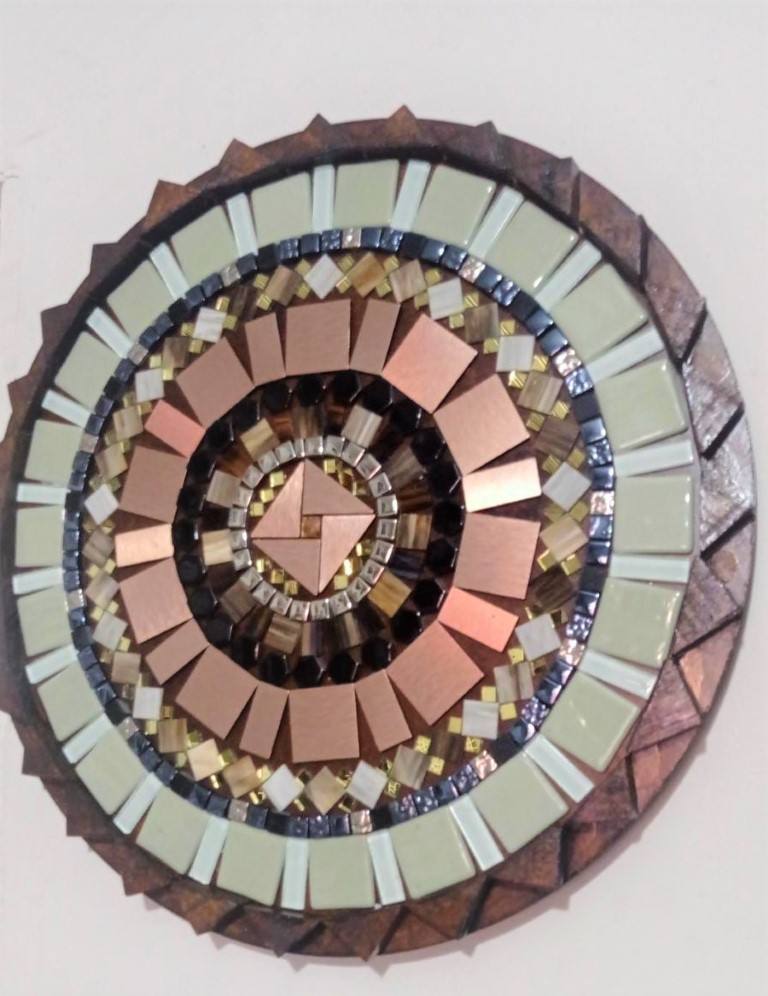 Mandala em Mosaico Cobre e Metálico