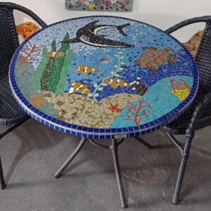 Mesa Geométrica Azul em Mosaico
