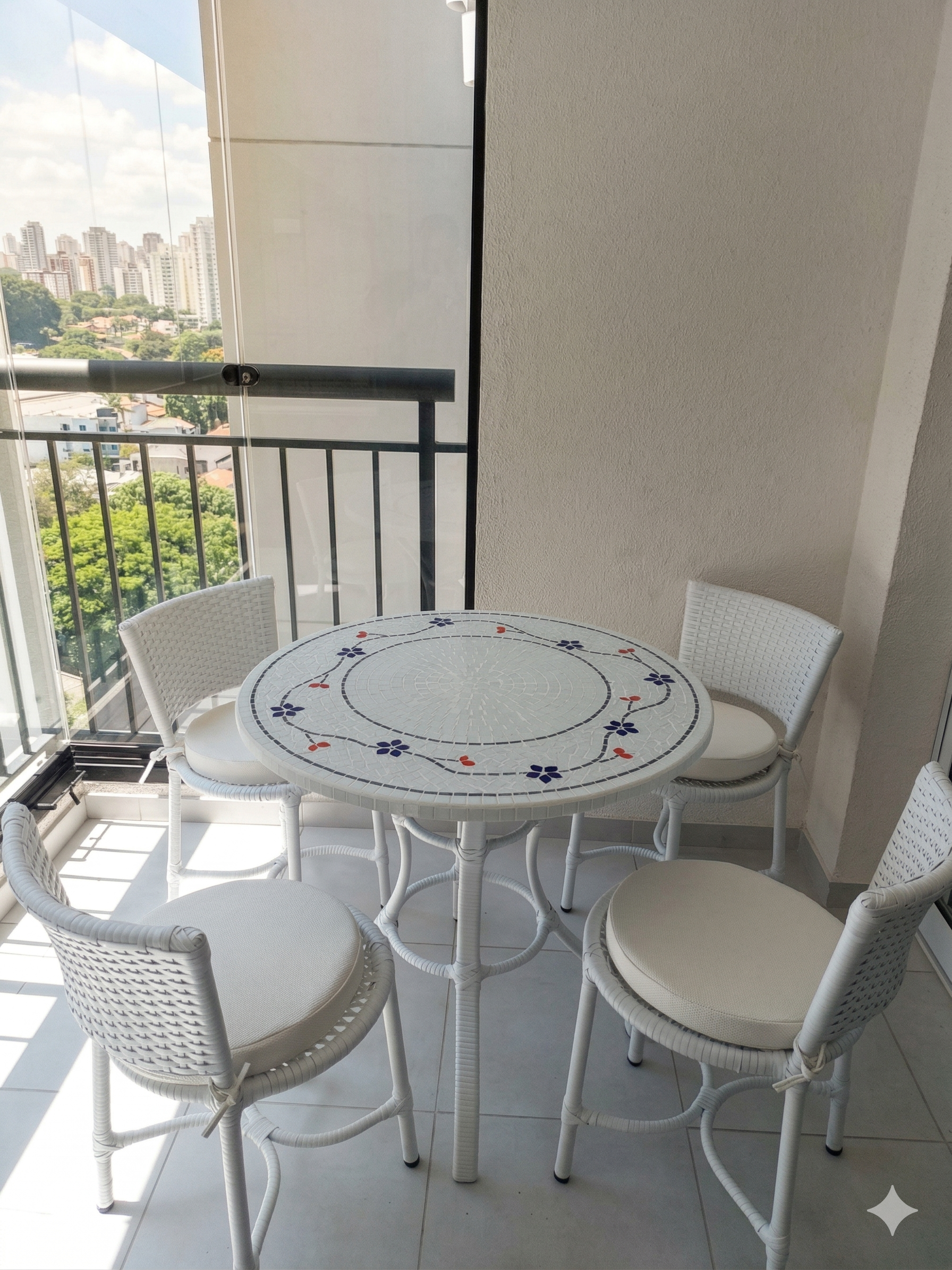 Mesa Redonda Floral em Mosaico