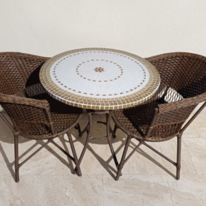 mesa com mosaico decorativo para área externa