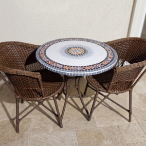 mesa com mosaico decorativo para área externa