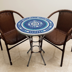 mesa com mosaico decorativo para área externa