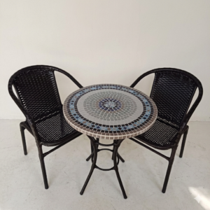 mesa com mosaico decorativo para área externa