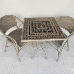 mesa com mosaico decorativo para área externa