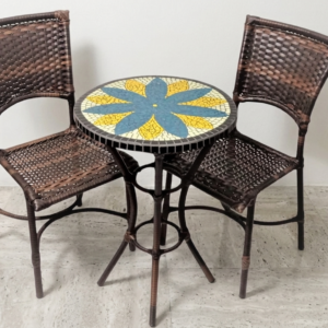 mesa com mosaico decorativo para área externa