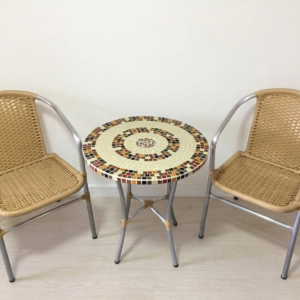 mesa com mosaico decorativo para área externa