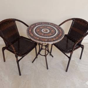 mesa com mosaico decorativo para área externa