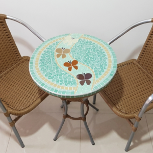 mesa com mosaico decorativo para área externa