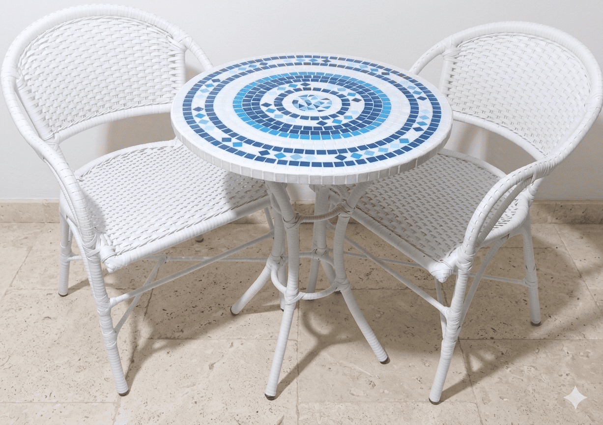 mesa com mosaico decorativo para área externa